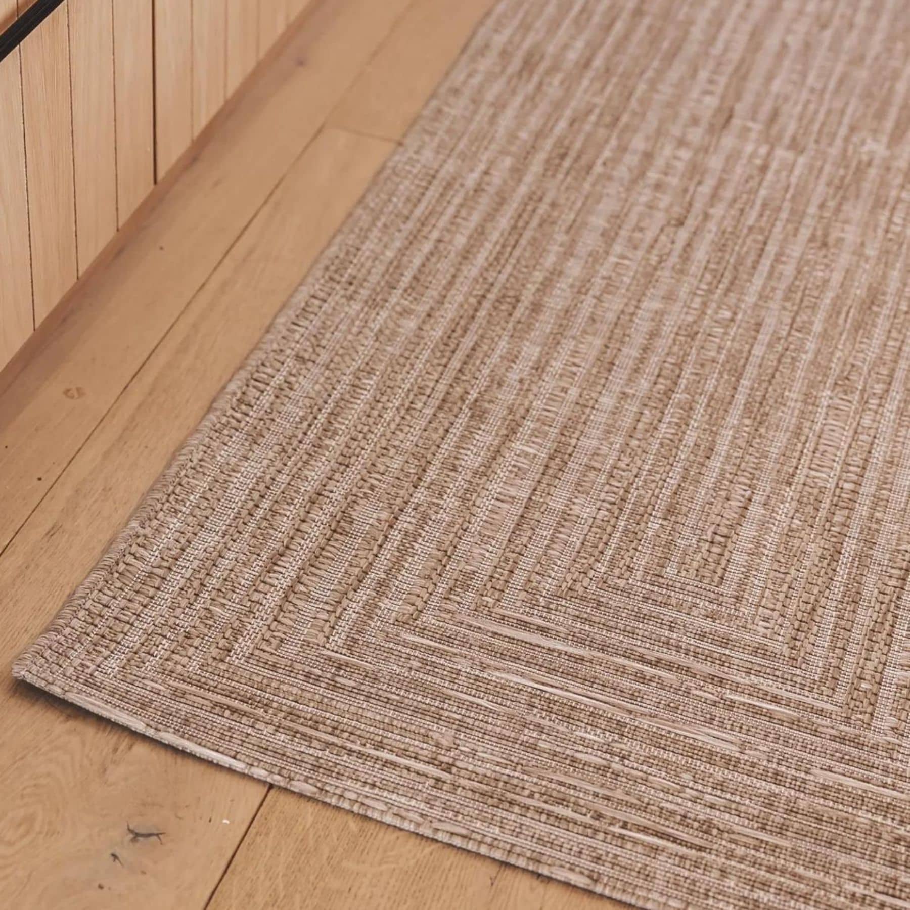 Easy-care kitchen runner in earthy jute tones