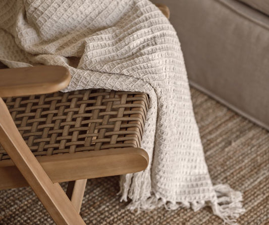 5 Snuggle-Worthy Throw Blankets for a Cozy Winter