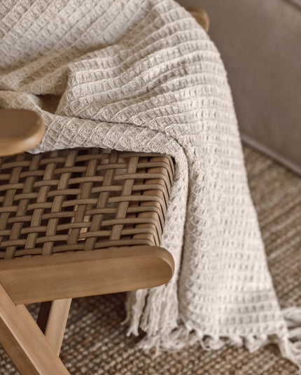 5 Snuggle-Worthy Throws And Blankets for Winter