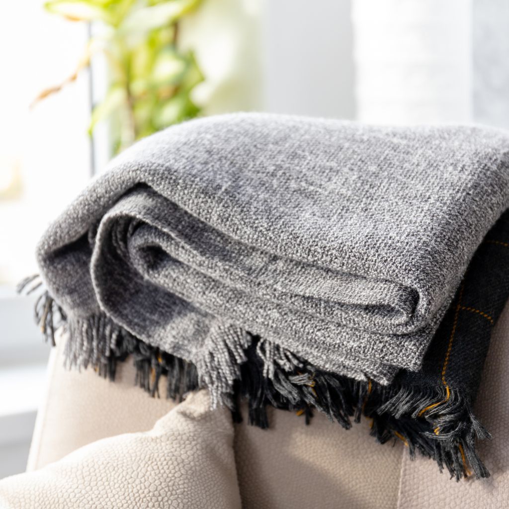 Throws, Quilts & Blankets for Bed & Couch | Woodka Interiors