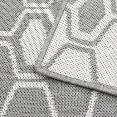 Durable and reversible honeycomb-patterned rug for stylish homes