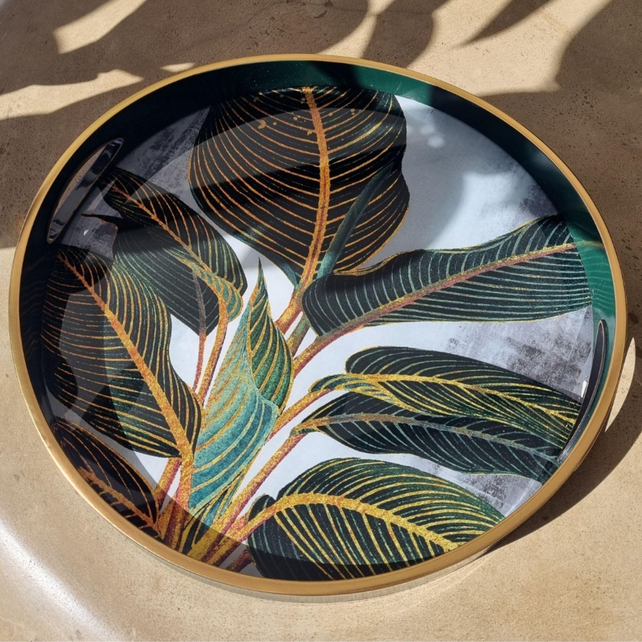 Round decorative tray with built-in side handles