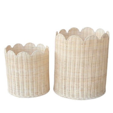 Round rattan basket with scalloped edge – set of 2