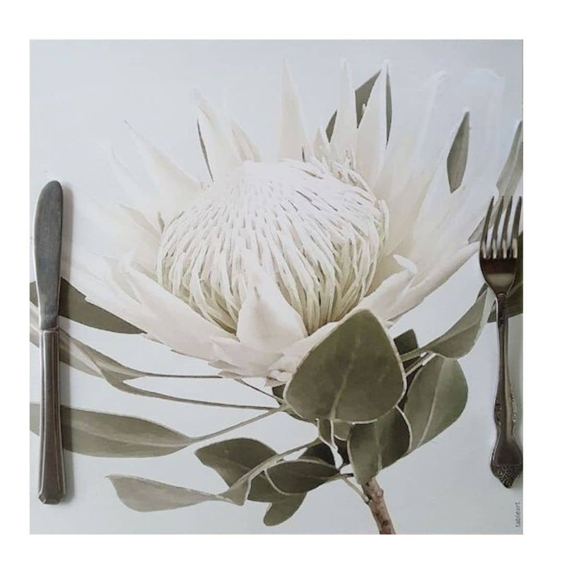 King Protea disposable placemats – 25 pack for seasonal dining